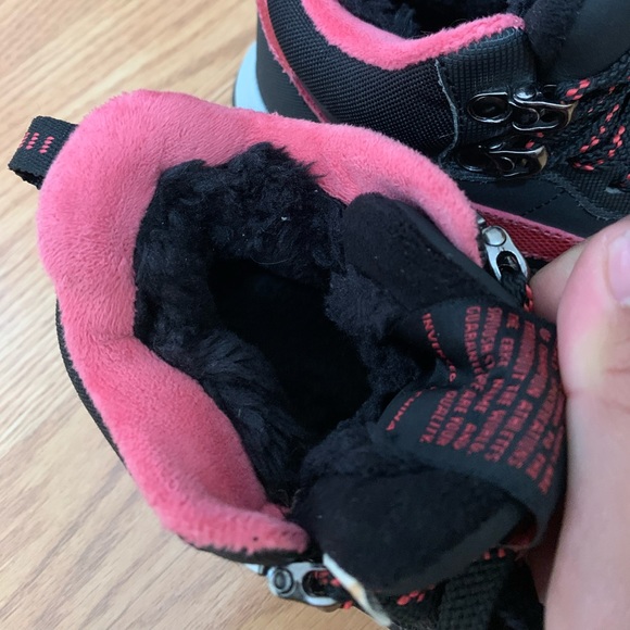 Black and hot pink Erke shoes size 6 - Picture 2 of 6